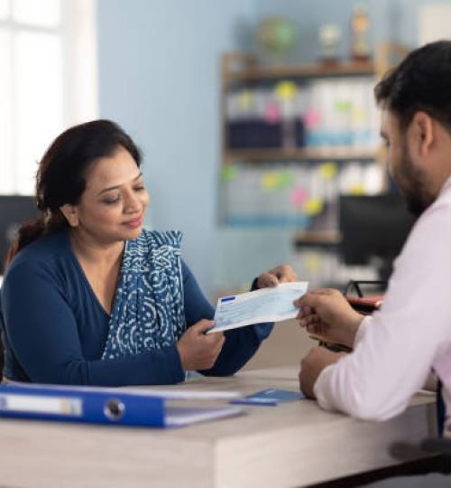 woman customer discussion bank employee for investment